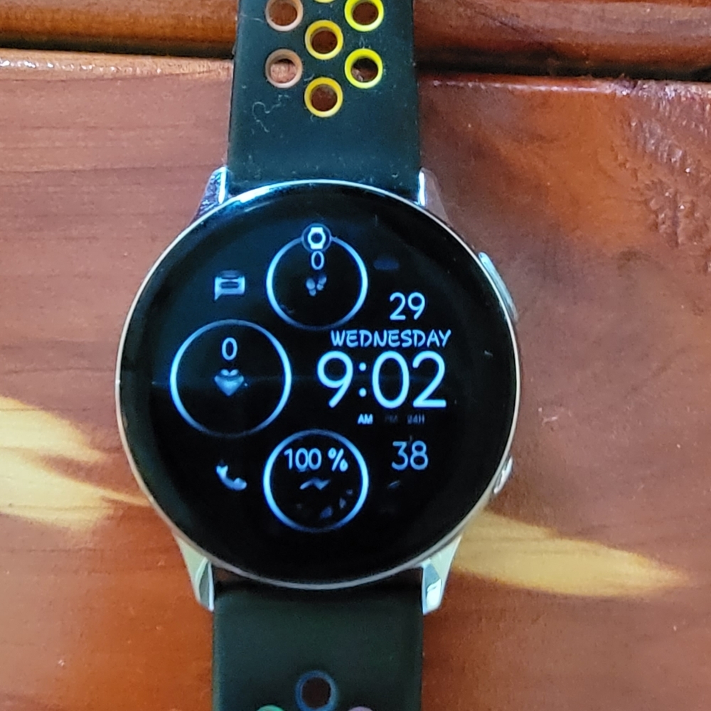 Samsung Smart Watch - Picture 8 of 11